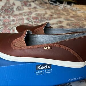 Women’s brown leather slip on meds size 8